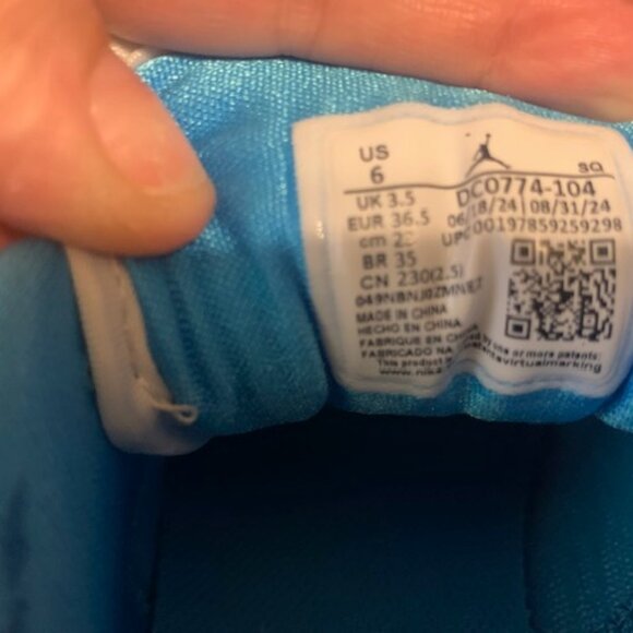 Women's Size 6 Air Jordan 1 Low Sneakers - Picture 6 of 6